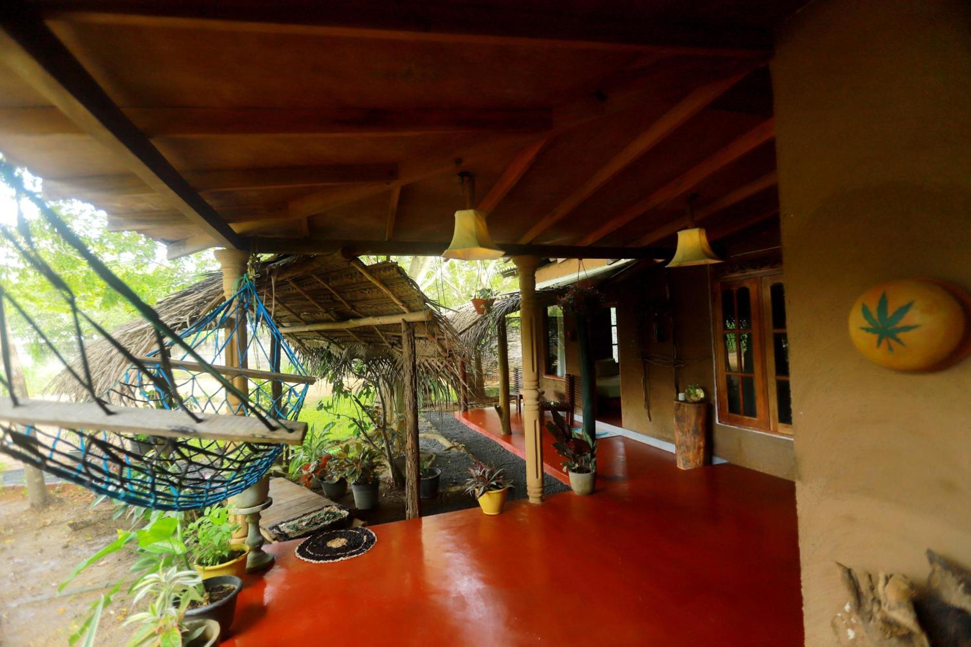 Dinna Nature Hostel Сигирия Екстериор снимка